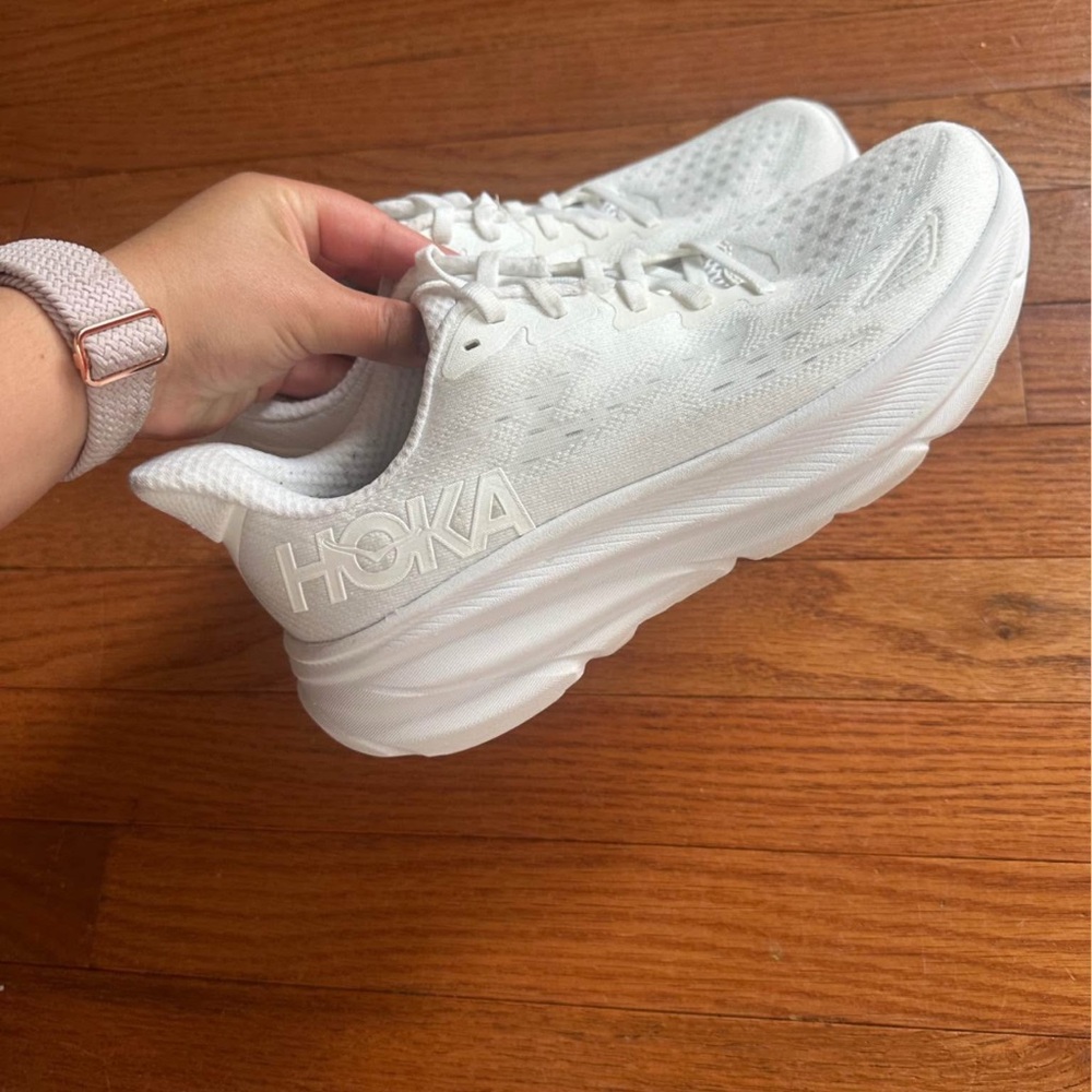 Hoka All-White Running Shoes Clifton 9